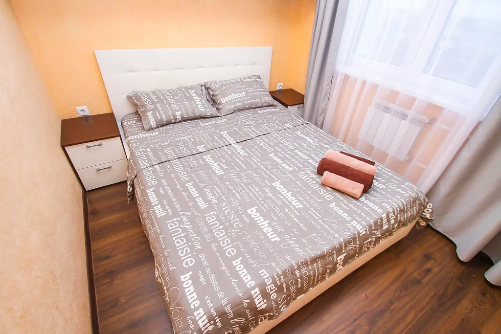 2 комнатная квартира возле тц Аура