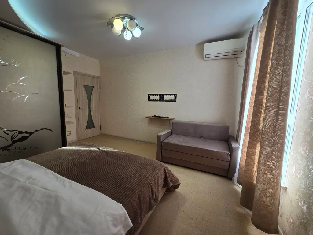 Просторная 2-х комнатная на пр-т Ленина Метро - Двигатель Революции