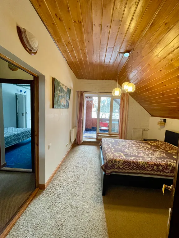 Улучшенный номер с балконом и стильной ванной комнатой