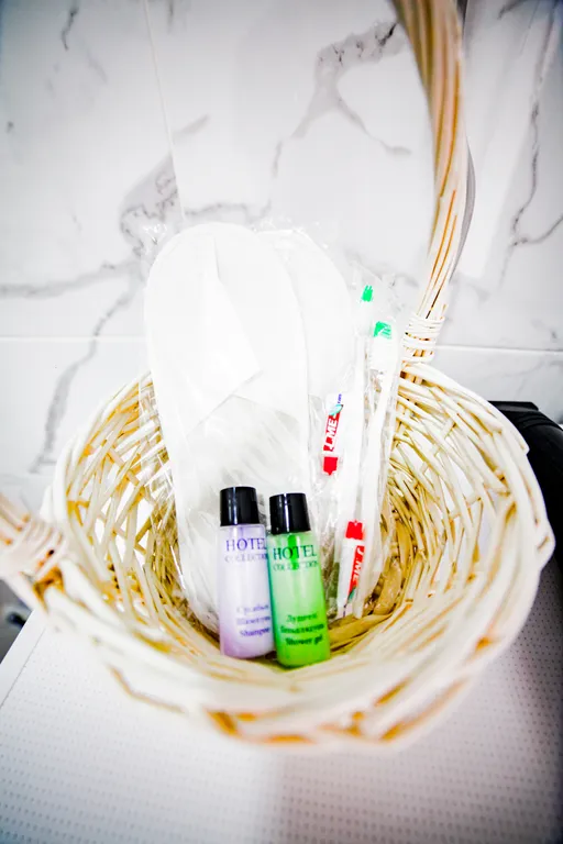 Рядом с Хан шатыр. Центр города Астана