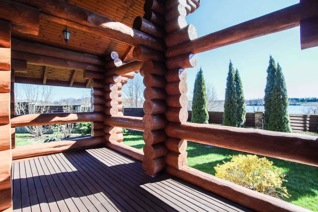 Шале с бассейном и видом на озеро