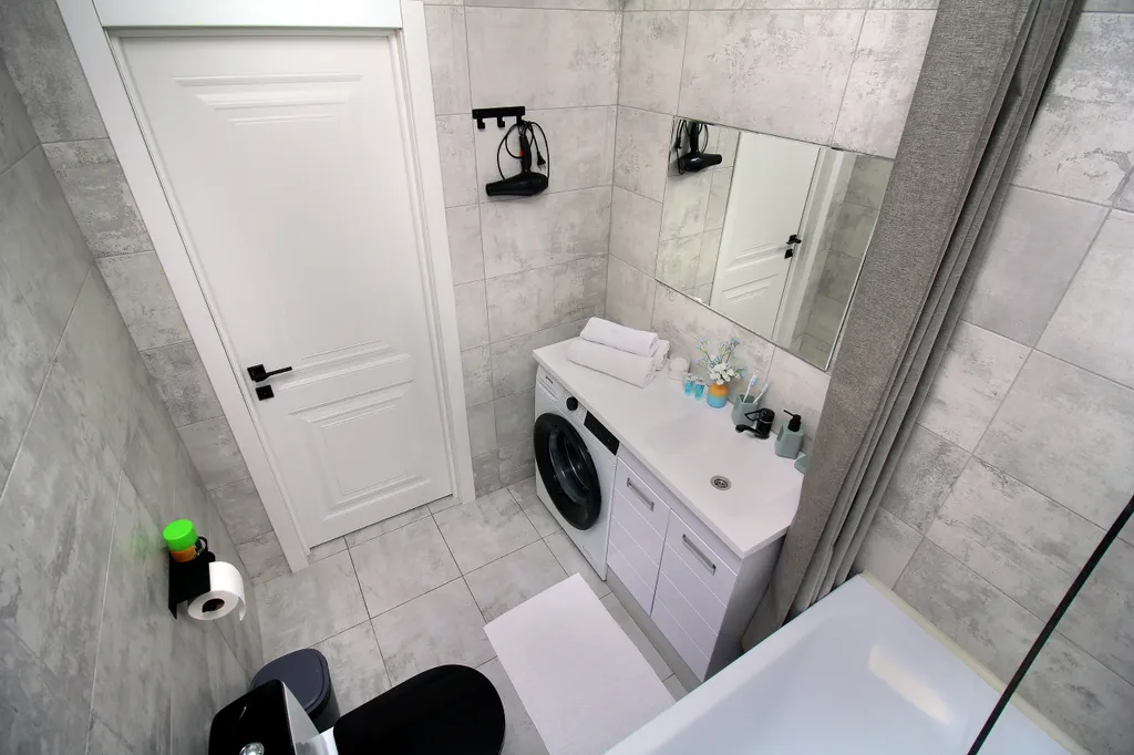 Comfort Gray у метро в центре города