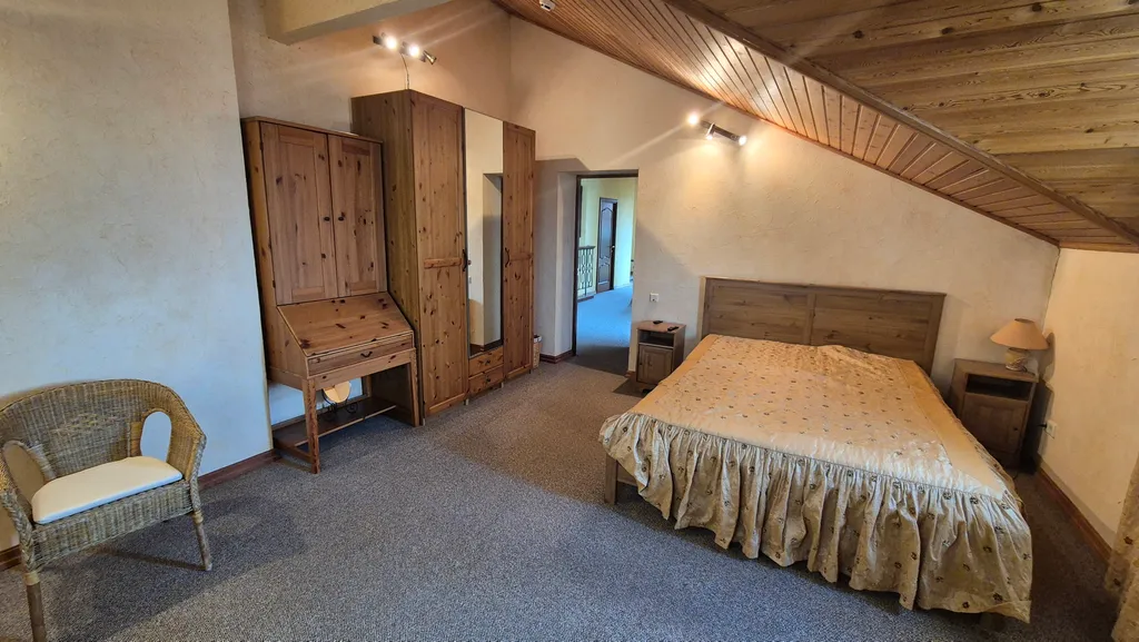 Дом на берегу волги, с видом на затопленную колокольню