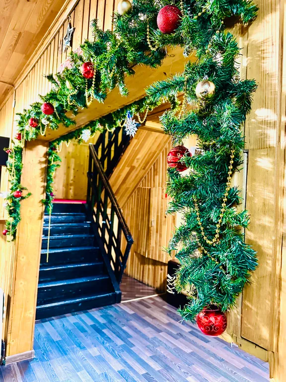 Коттедж в живописном месте с большой территорией