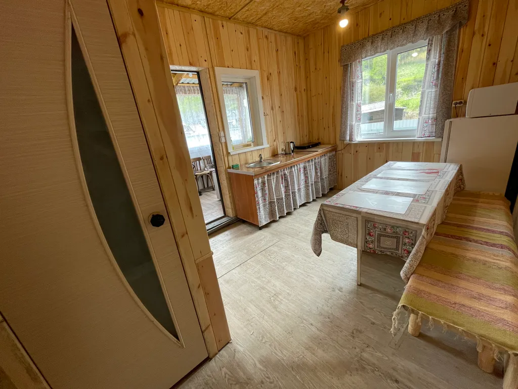 Дом на озере Байкал