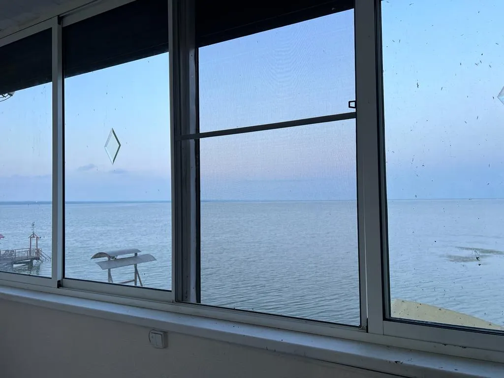 Коттедж со спуском в море