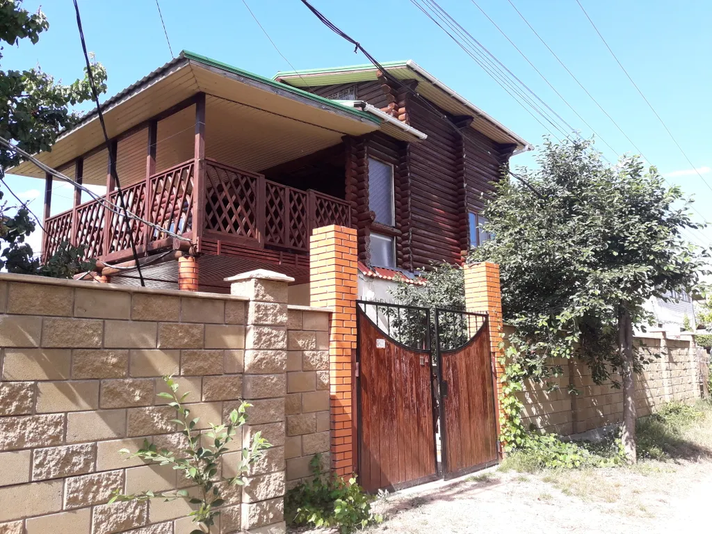 Дом из бруса с беседкой