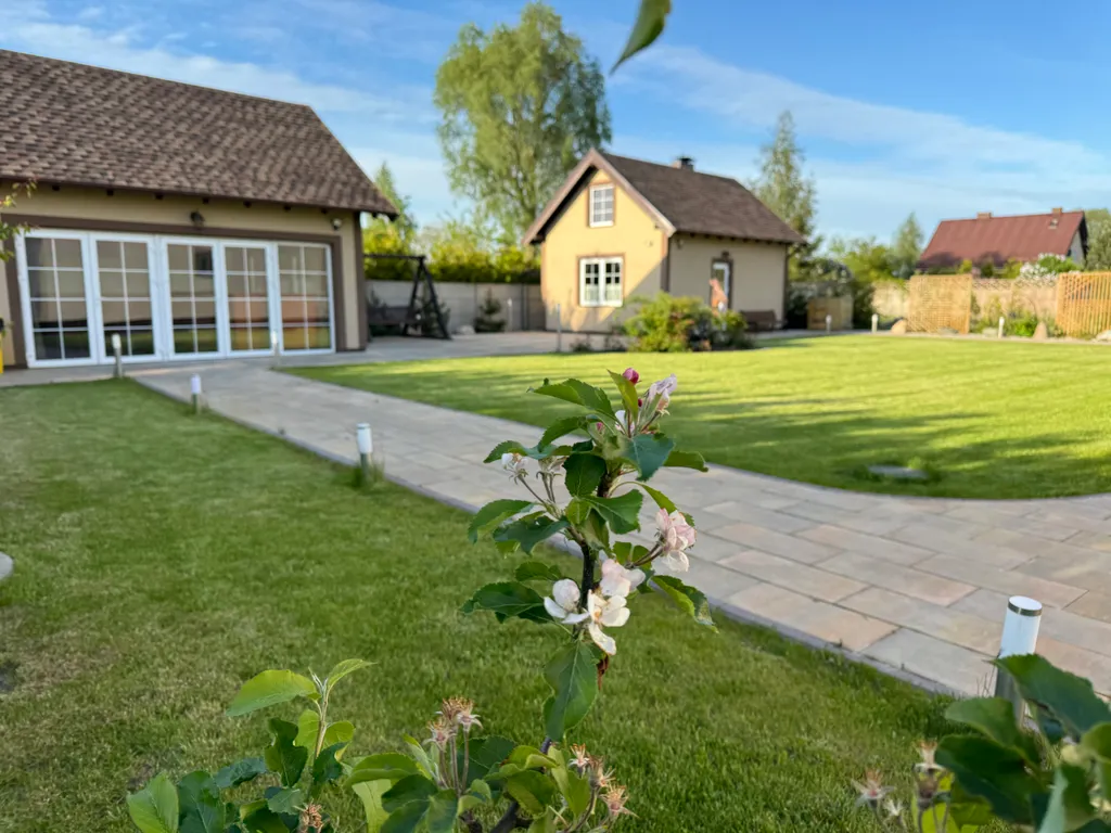 Загородный дом с баней и бассейном