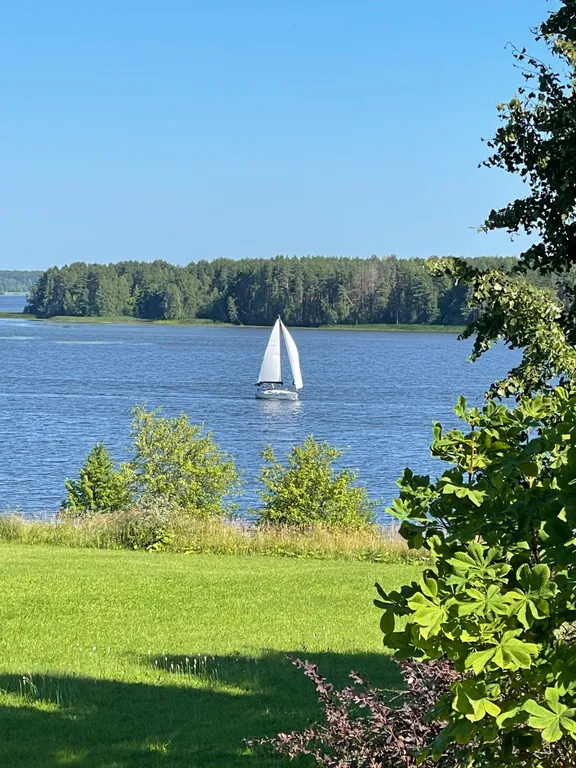 Дом с баней на берегу реки Волга с большой территорией