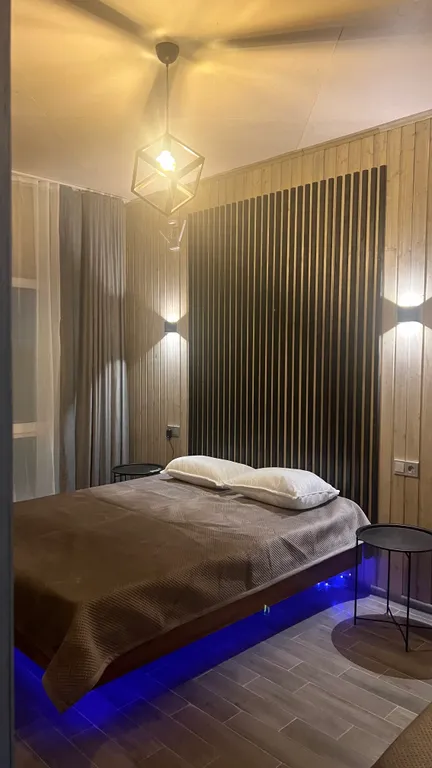 Вилла с бассейном на берегу реки