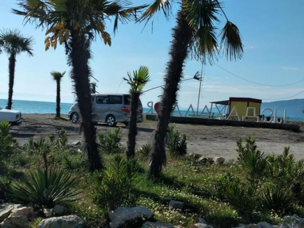 Уютные домики находятся от 500 метров до моря с видом на горы