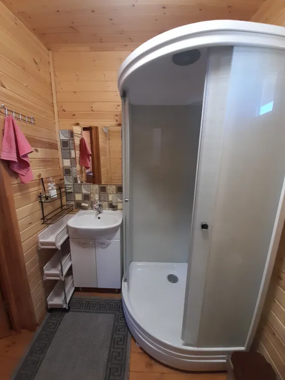 Уютный домик с отдельно стоящей русской баней на дровах и банным чаном