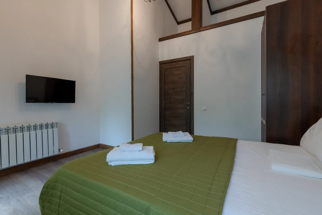 Загородный коттедж с баней и подогреваемым бассейном