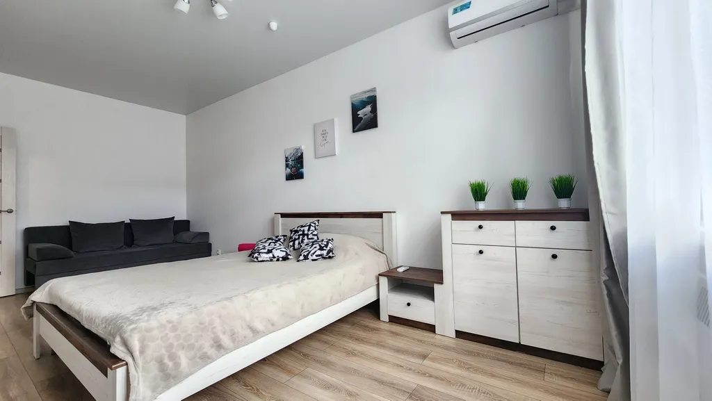 Евротрешка с терассой и выходом на бассеин