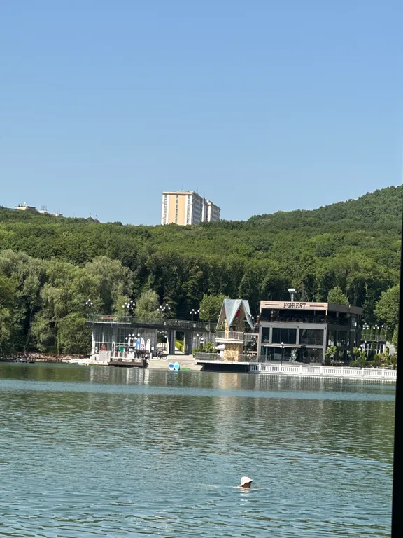 Квартира находится возле бювета с минеральной водой