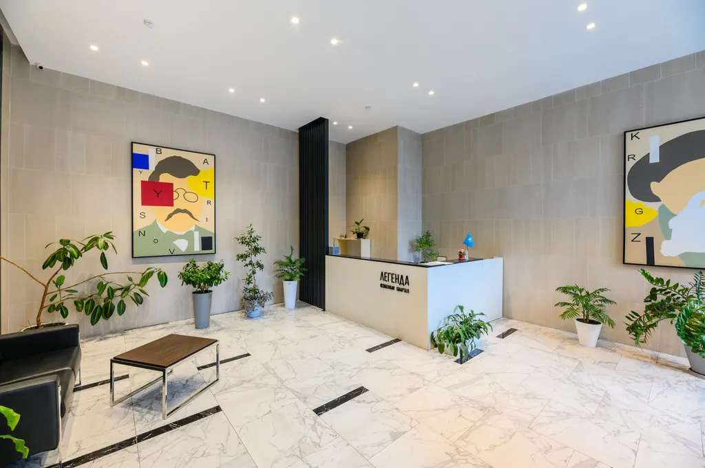 Трехкомнатная квартира с видом на горы в центре города