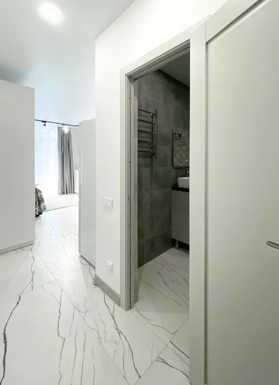 Квартира Квартира Жк альпийский квартал, рядом жд, 3 этаж диван с балконом, вид во двор — Сочи