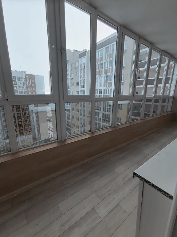 Современная квартира с огромной лоджией в новом доме