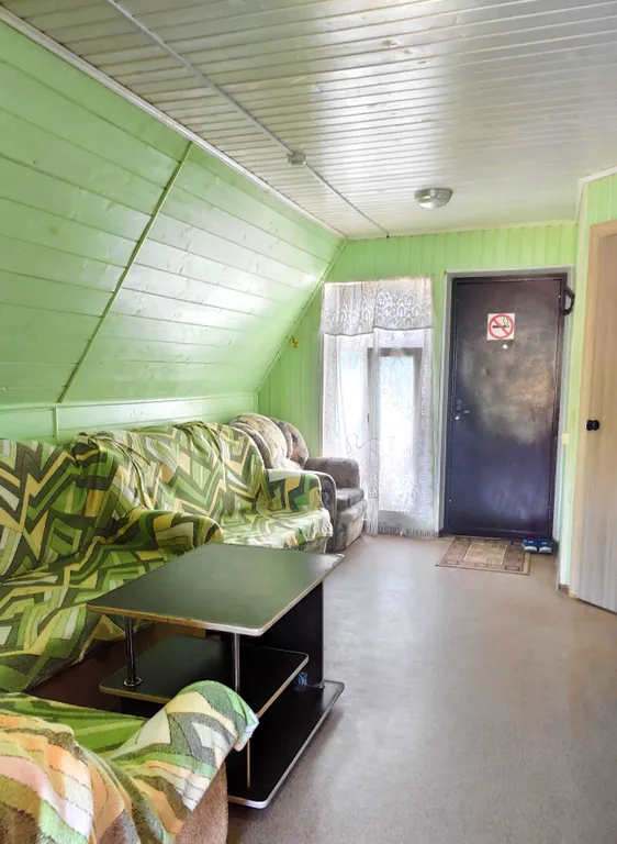 Вместительный этаж на 9 гостей + качели и беседка