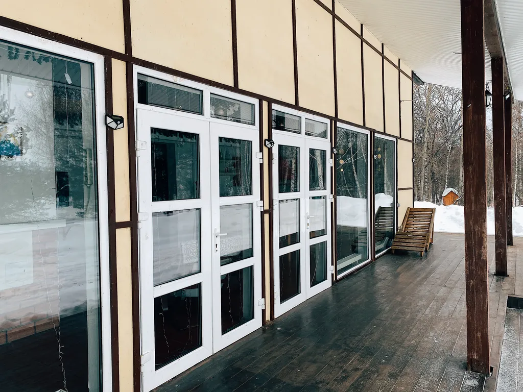 Тёплый коттедж у воды