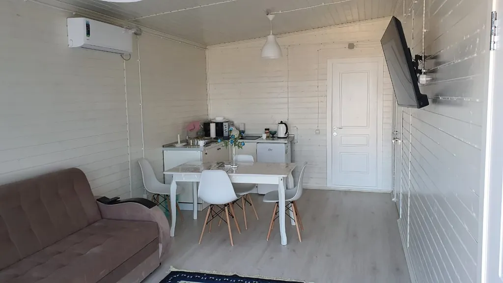 Домик на берегу моря