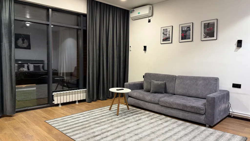 Апартаменты с террасой с видом на город и горы