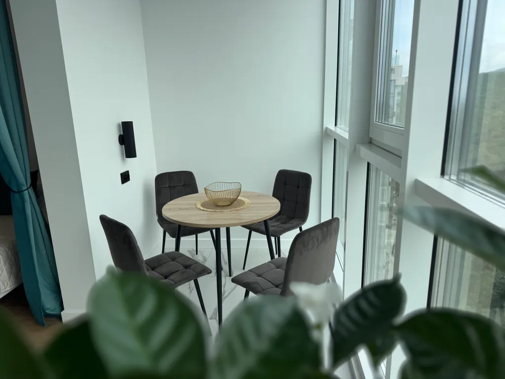 Новая студия с видом на море и дизайнерским ремонтом