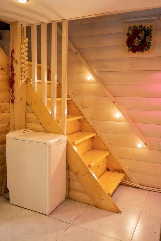 Двухэтажный срубовый гостевой домик с русской баней на дровах и купель