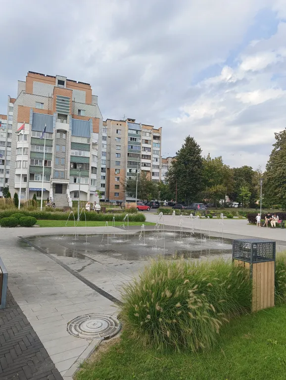 Апартаменты у фонтана рядом с центром с балконом