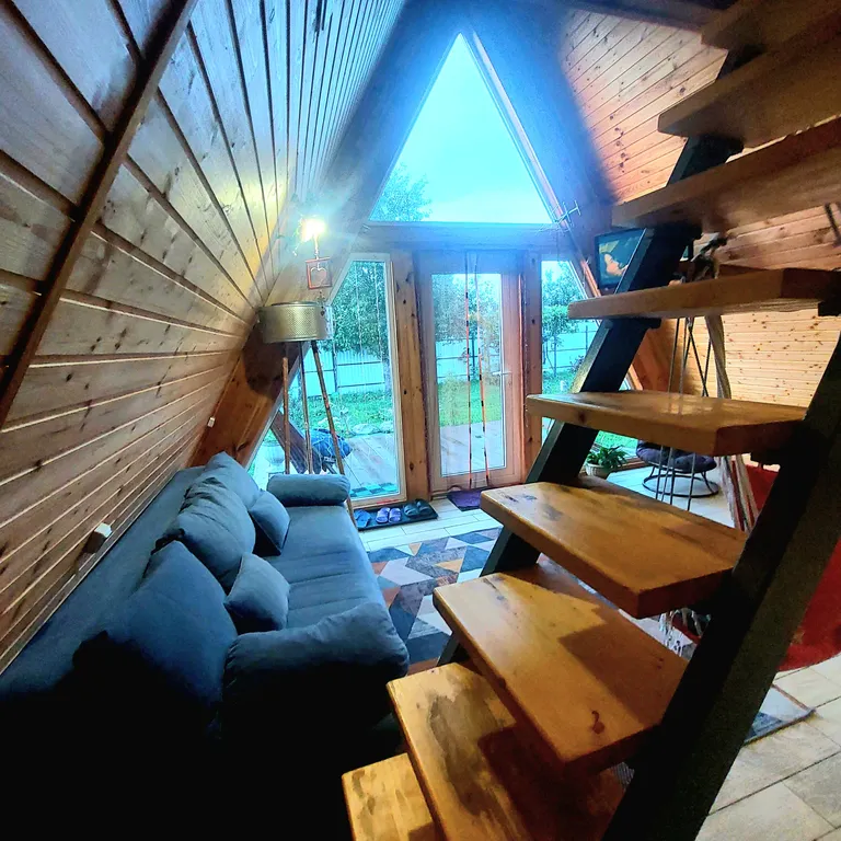 Домик а-фрейм на Марсе