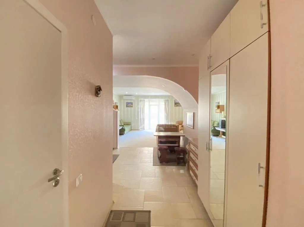 Уютный апартамент в элитном тихом районе Алушты-Профессорский уголок