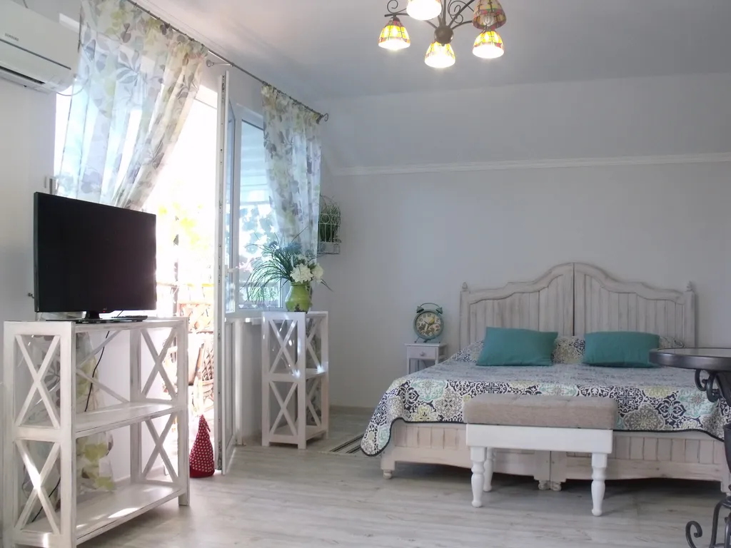 Апартамент с отдельным входом и балконами