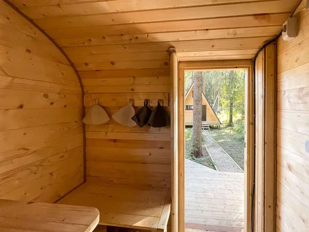 Домик с баней в лесу