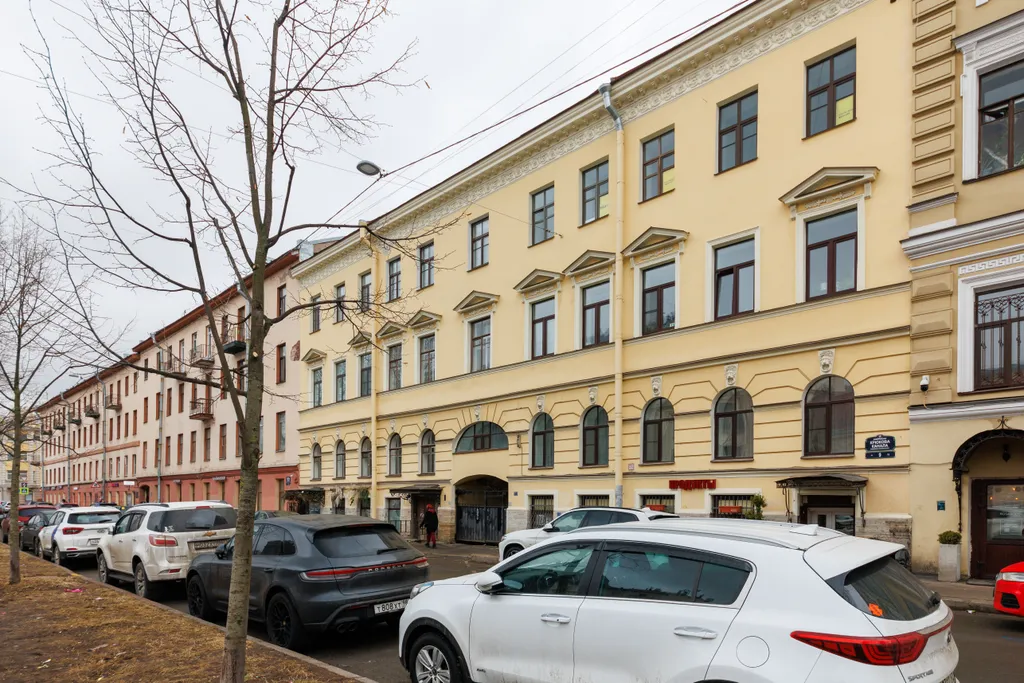 Квартира с видом на реку и Мариинский театр