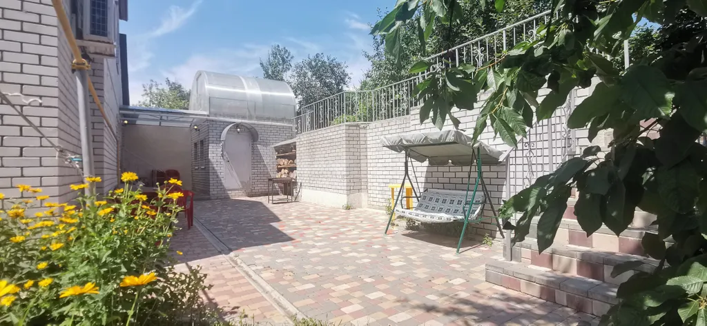 Часть дома на втором этаже с баней и бассейном