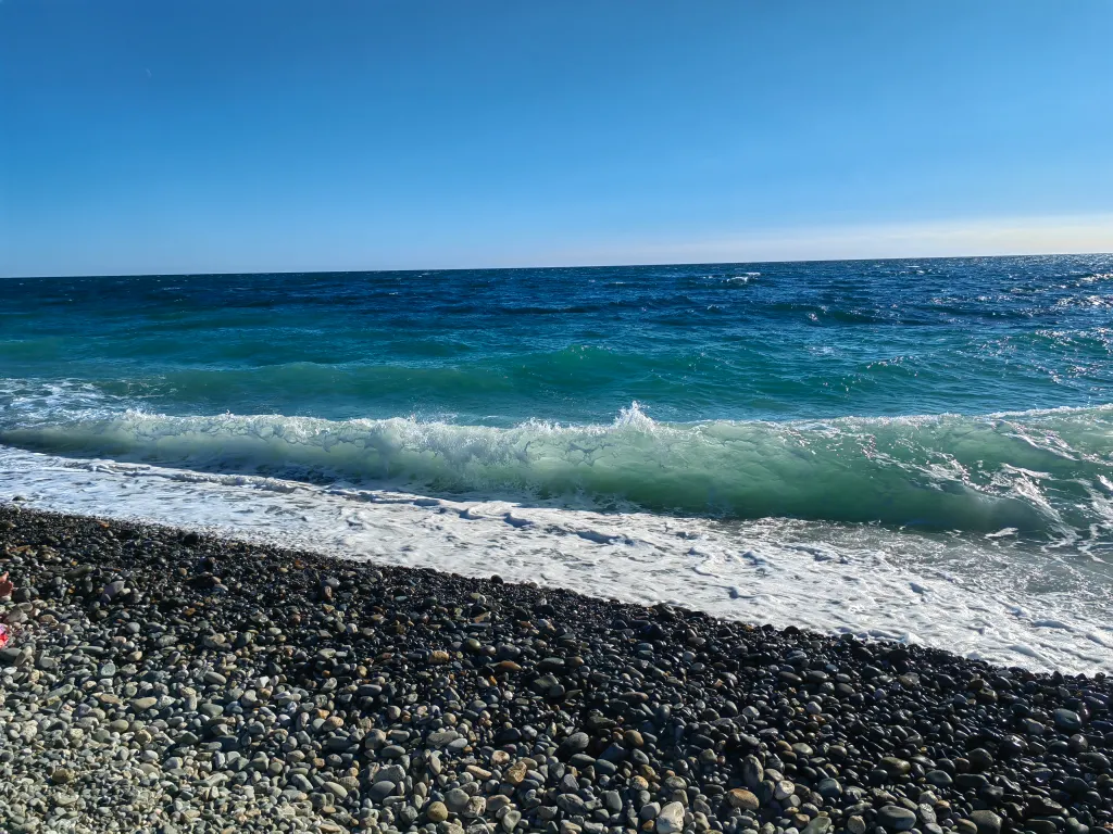 Студия на первой береговой линии у моря