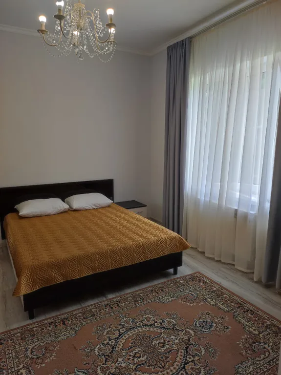 Первый этаж  дома с видом на горы и лес