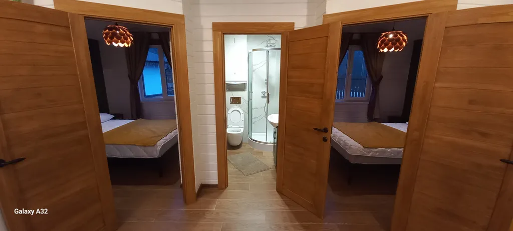 Шале в горах на берегу реки