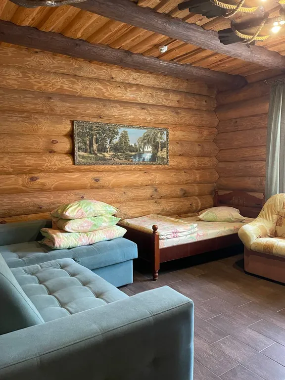 Деревянный дом у озера с сауной и бильярдом