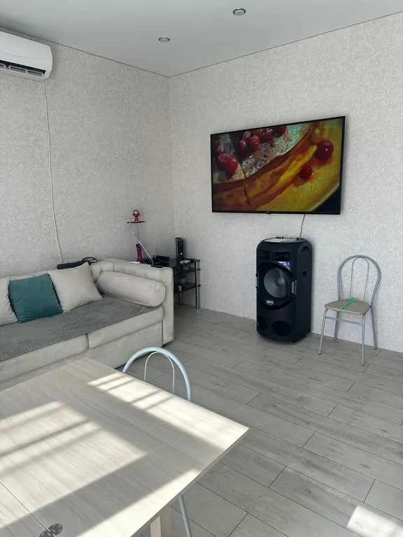 Дом с бассейном в черте города