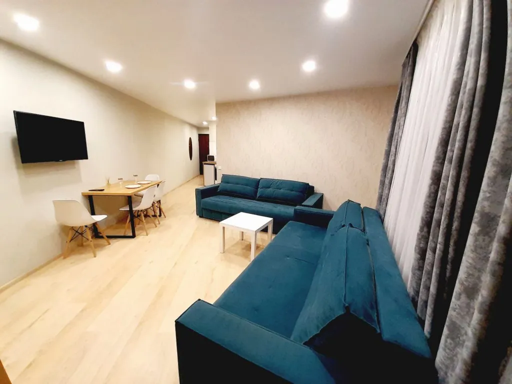 Новый элитный дом в центре, большая парковка