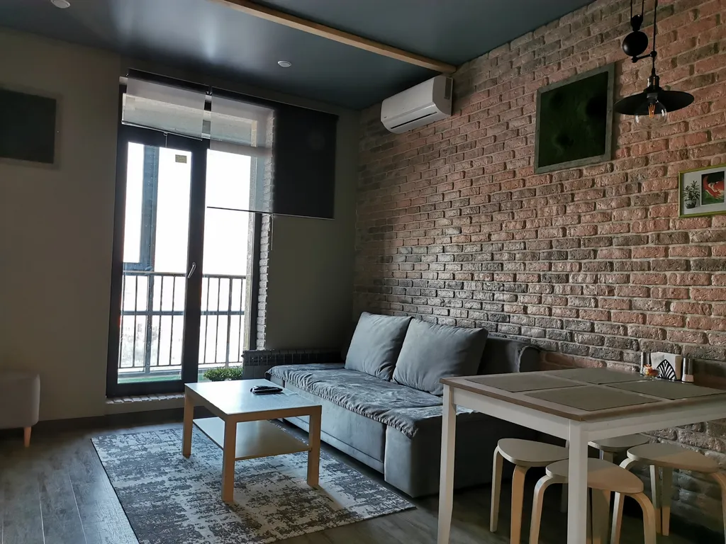 Квартира в люкс доме с парковкой в 10 минутах пешком от площади Ленина