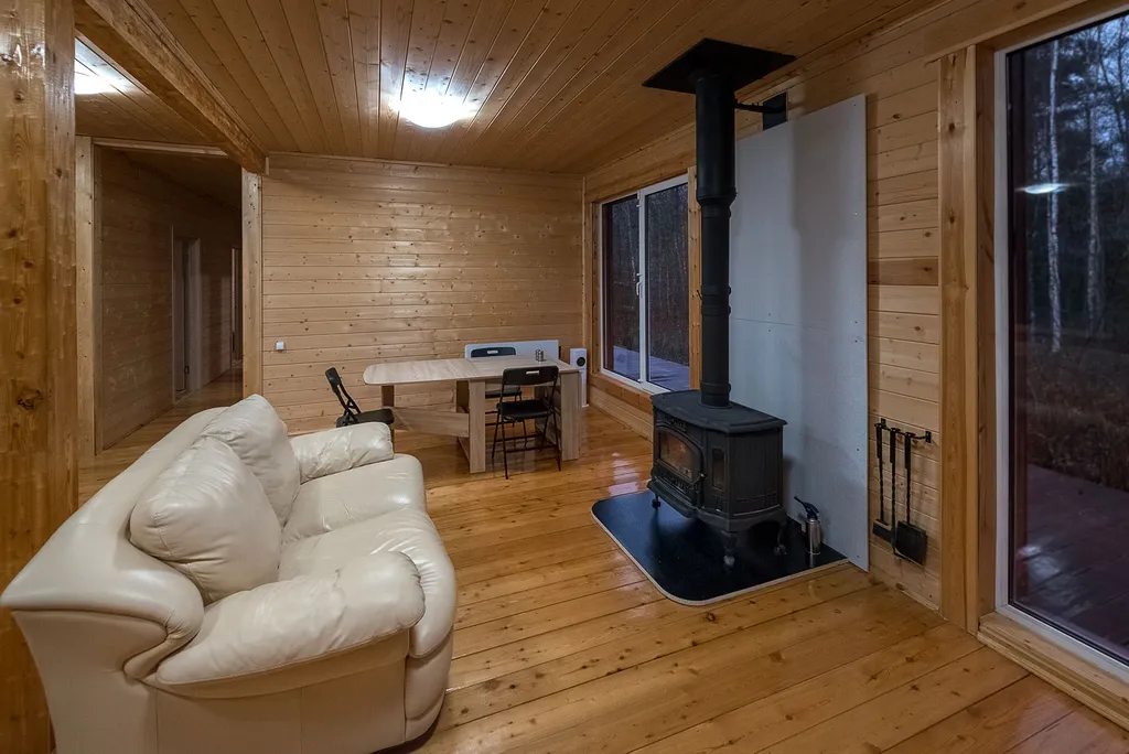 Коттедж Дом с камином, сауной и панорамными окнами — Стеклянный