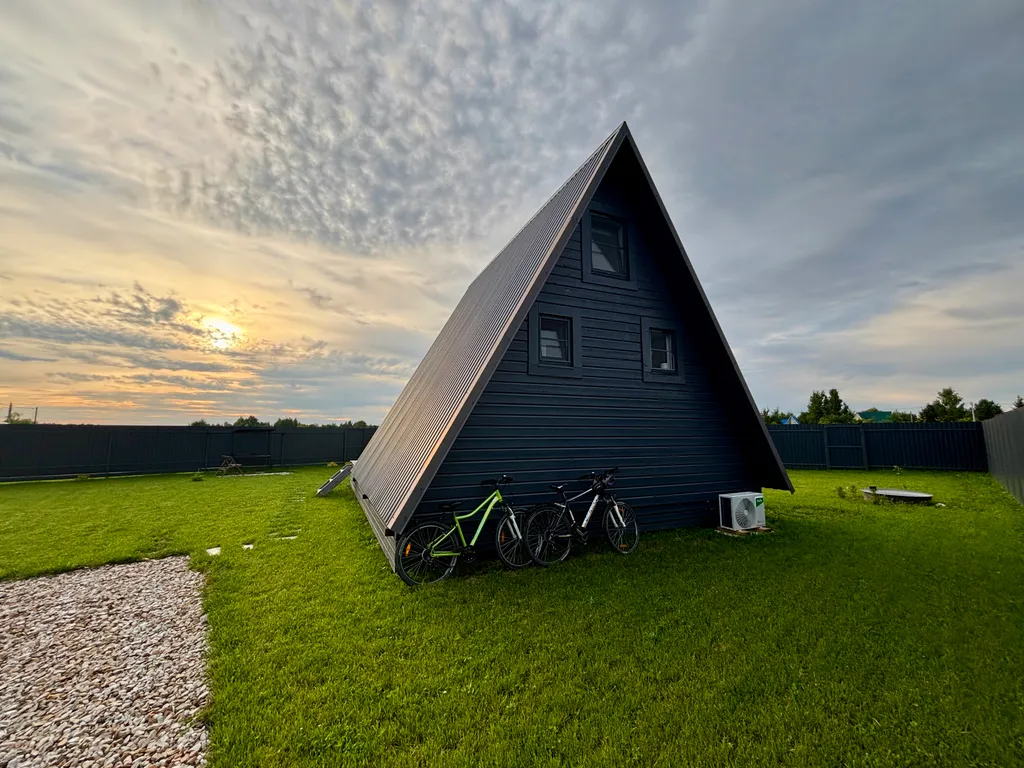 Новый A-frame с горячей купелью и видом на закат