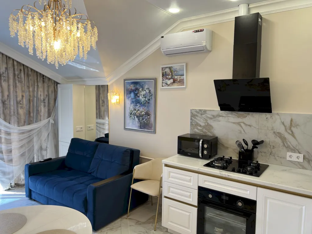 Квартира с балконом и видом на открытое море, Толстый мыс