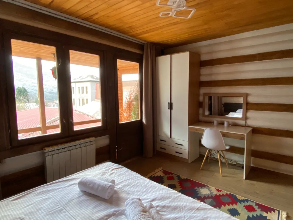 Аутентичный номер standard с балконом, видом на горы, с ванной, №2