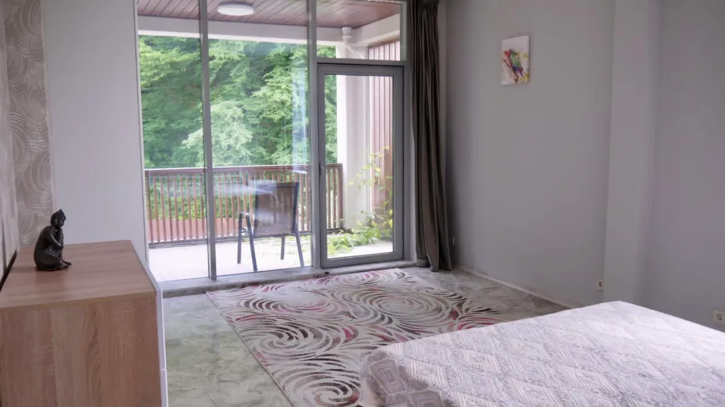 Дом у леса с бассейном