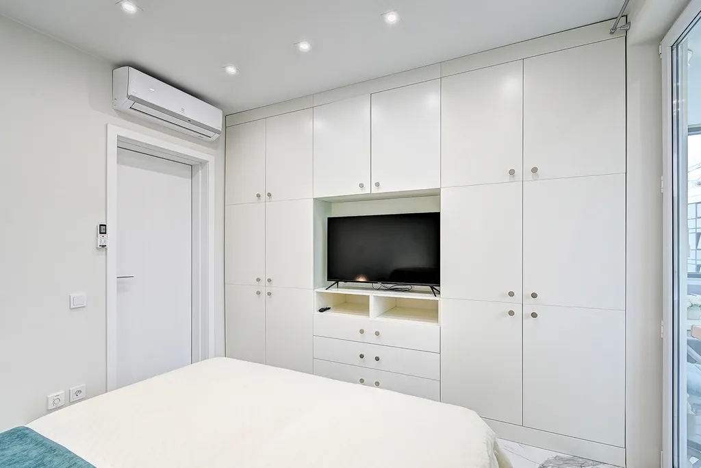 Квартира Квартира Двухкомнатная с 2 санузлами, проектором на балконе, бассейном на территории — Адлер