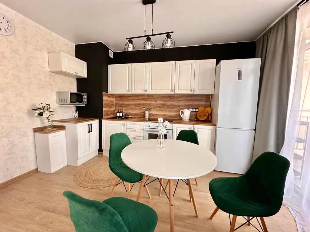 Новые апартаменты в горах у моря с бассейнами