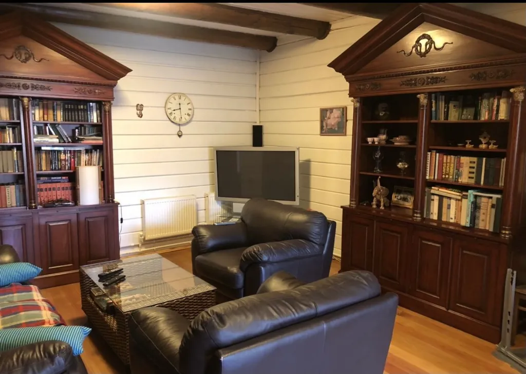 Коттедж Дом для отдыха в живописном месте — Луга